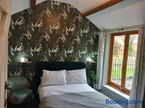 The Nook- Cotswold guest room - Image 1