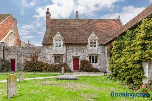 Cloisters Cottage - Image 1