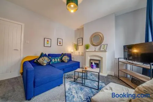 Liquorice Lodge 2 bed & parking - Image 1