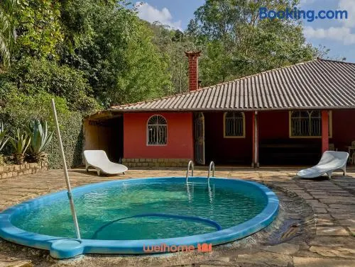 Fazenda em Área Rural com Piscina e Cachoeira - Image 1