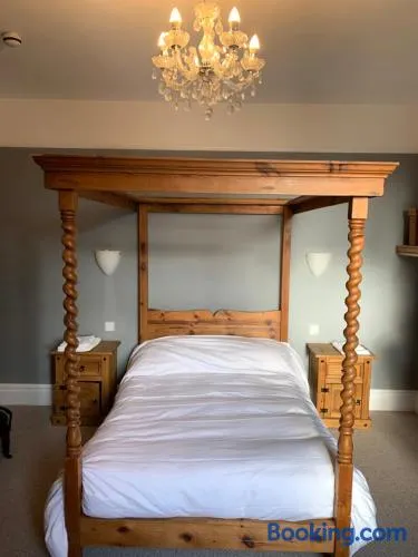 Lansdown House Bed & Breakfast - Image 1