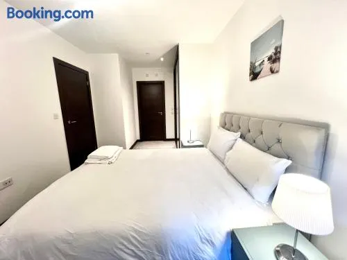 Ebbsfleet Executive Stay 2 Beds 2 Baths With FREE PARKINGS - Image 1