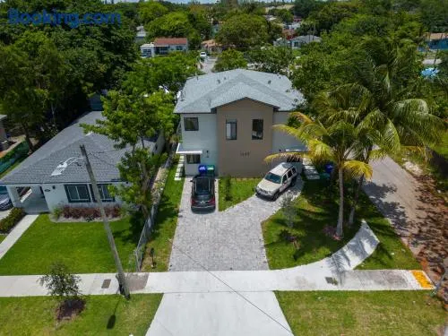 Miami Luxury 5BD Home! Next to Wynwood & Design district - Image 1