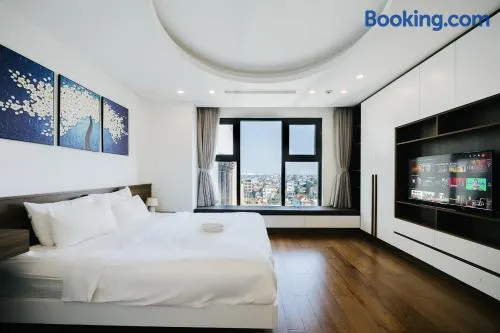 D'Leroi Soleil - Modern Apartment by West Lake - Image 1