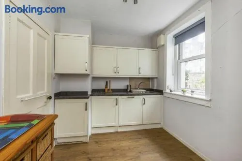 Edinburgh city centre flat - Image 1