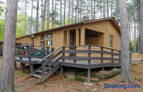 Honeymoon Cabin - One Bed Retreat - Parking - Netflix CB07 - Image 1