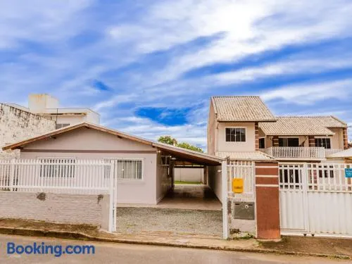 Casa para até 10 pessoas com churrasqueira QF1846 - Image 1