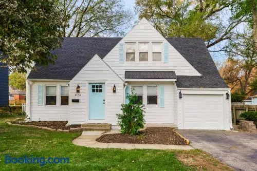 Charming Cape Cod w fenced yard dog-friendly - Image 1
