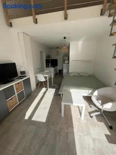 Studio cosy et climatisé - Tout équipé - Parking privé - Image 1