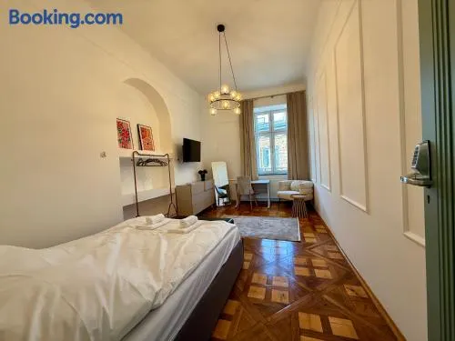Vintage Rooms - Image 1