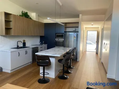 Superior & Luxe 2BR Apartment Villas Al Fresco Patio Free Parking & WIFI - Image 1