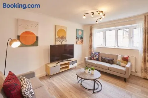 Dacama at Dene Grove- with Patio and 2 Free Parking - Image 1
