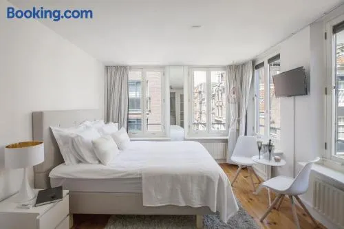 Jordaan Suite bed and bubbles - Image 1