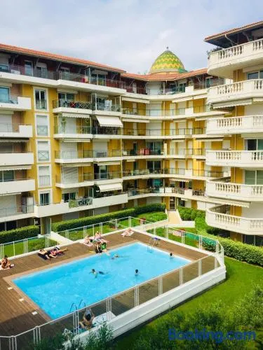 Palais des Domes Piscine et Parking - Image 1