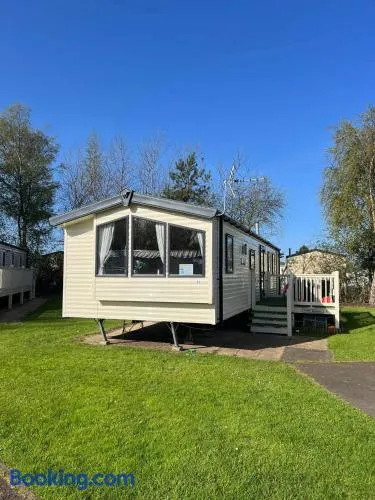 Hoopers Hideaway Caravan Rental Setonsands - Image 1