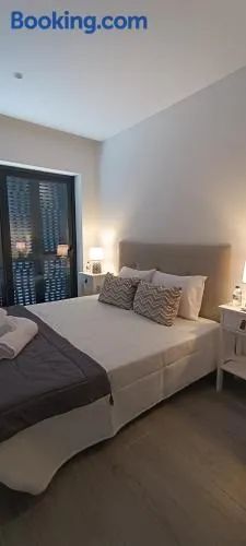 Skynest 59 Faro Airport Guest House - Image 1