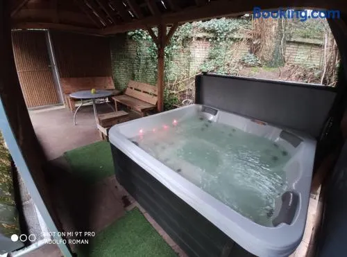 Vakantiehuis met sauna en jacuzzie - Image 1