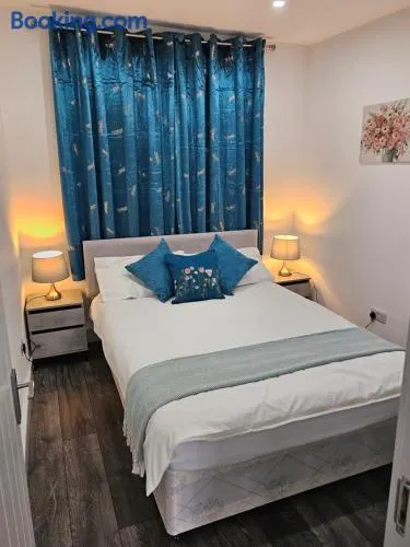 Private One Bedroom Flat in Barnet, London - Image 1