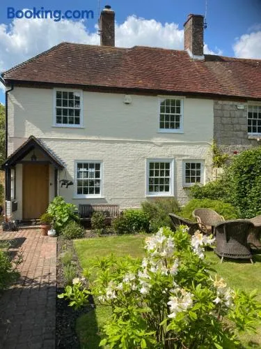 Amazing cottage right in the heart of Ewhurst Green, overlooking Bodiam Castle - Image 1