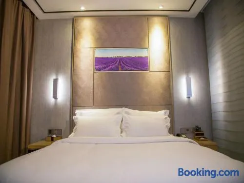 Lavande Hotel Longnan Changjiang River Avenue - Image 1