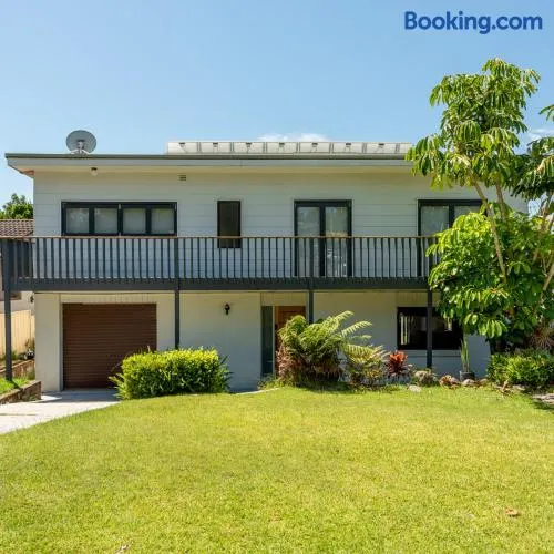 Central Coast-Spacious House 5 minutes drive to beach - Image 1