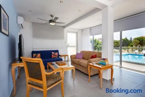 Coral Bay Accessible 2 Bedroom Apt - Pool, Sea Views, Fully Equipped - Image 1