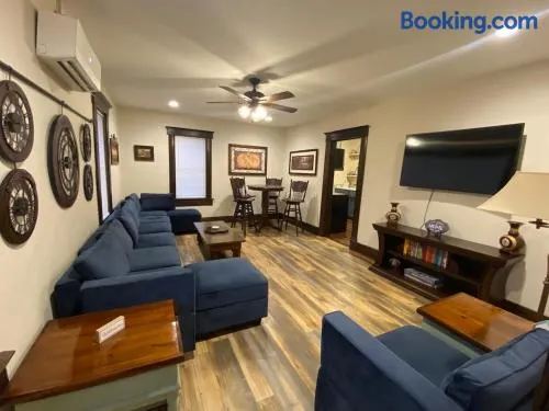 Rock Island Hideaway - Image 1