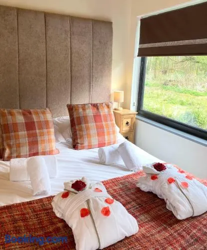 Arc Pod-HotTub- Dog Friendly - Longleat - Bath - Image 1