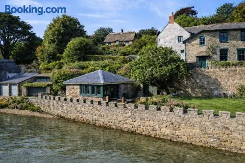 The Boathouse - Salcombe - Spring Time Tiny Home - Image 1