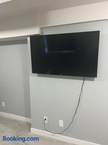 Cozy Basement Near Airport YYC - Image 1