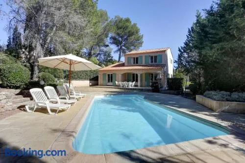 villa 8 pers, climatisée, piscine chauffée, un havre de paix sous les pins parasols - Image 1