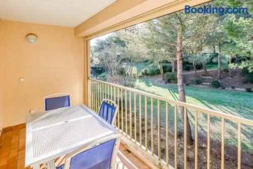 Flat With Swimming Pool Near The Beach - Image 1