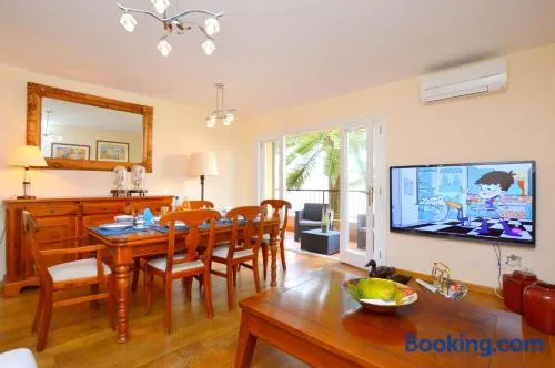 Exquisito apartamento con jardín y terraza | En la playa - Image 1