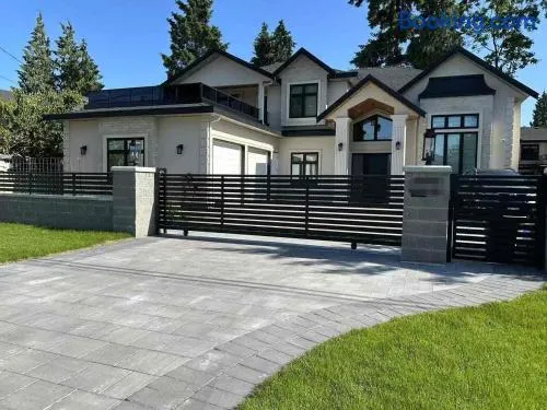 Cozy home in Richmond with private bathrooms - Image 1