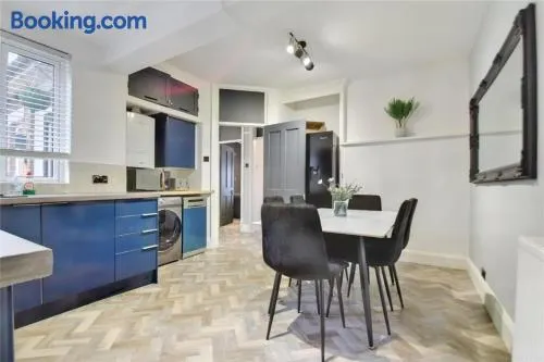 Manse Apartment - Image 1