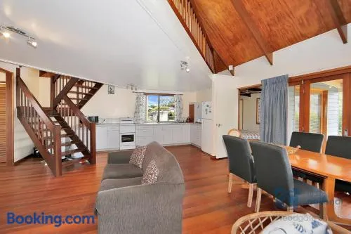 16 Third Avenue - Image 1
