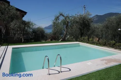 Merveilleux appartement avec jardin, piscine et terrasse - Image 1