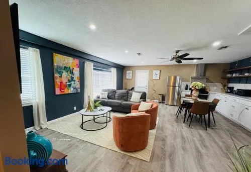Private 2 bedroom duplex - Image 1