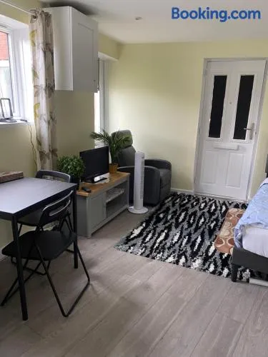 Spacious one bedroom Self Contain with toilet and bath - Image 1