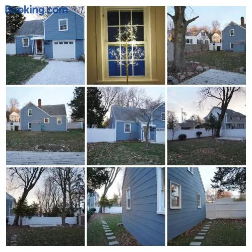 Live the Walkable Darien Lifestyle in this Charming Noroton Heights Gem! - Image 1