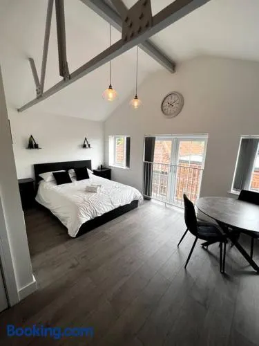 Central Hedon modern apartment - - Image 1