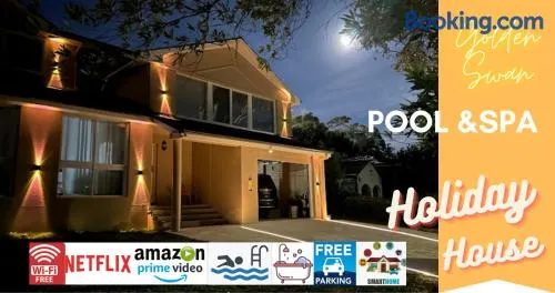 Pool - Arcade Games - Heated toilet seat - Air Conditioning- Hot Tub Spa - Electrical BBQ Grill at Golden Swan Holiday House - Image 1