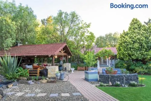 Gabbys Cottage Guesthouse - Image 1