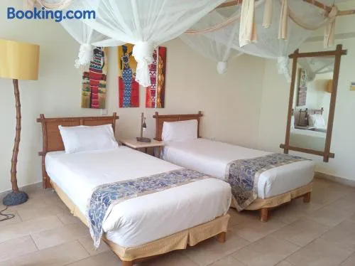 Ledger Plaza Bahari Beach Hotel - Image 1