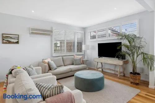 3 Bedroom Townhouse on Anderson - Image 1