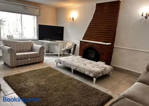 5 Bedroom house Doncaster - Image 1