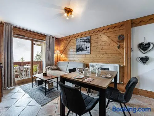 Appartement lumineux proche des pistes avec accès piscine et animaux admis - Image 1