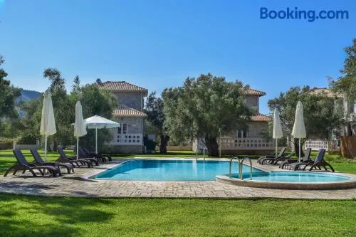 Villa *FRYNI*/5' from sea & center/Mountain View - Image 1