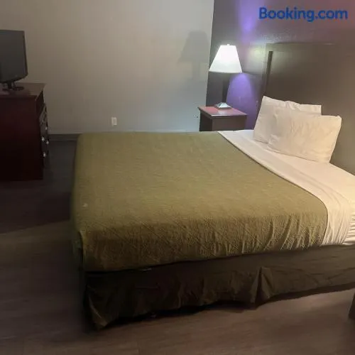Deluxe inn - Image 1