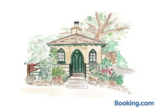 Gatekeepers Lodge, Dyrham Park - Private & Self Contained, deluxe accommodation, 15 mins from Bath - Image 1